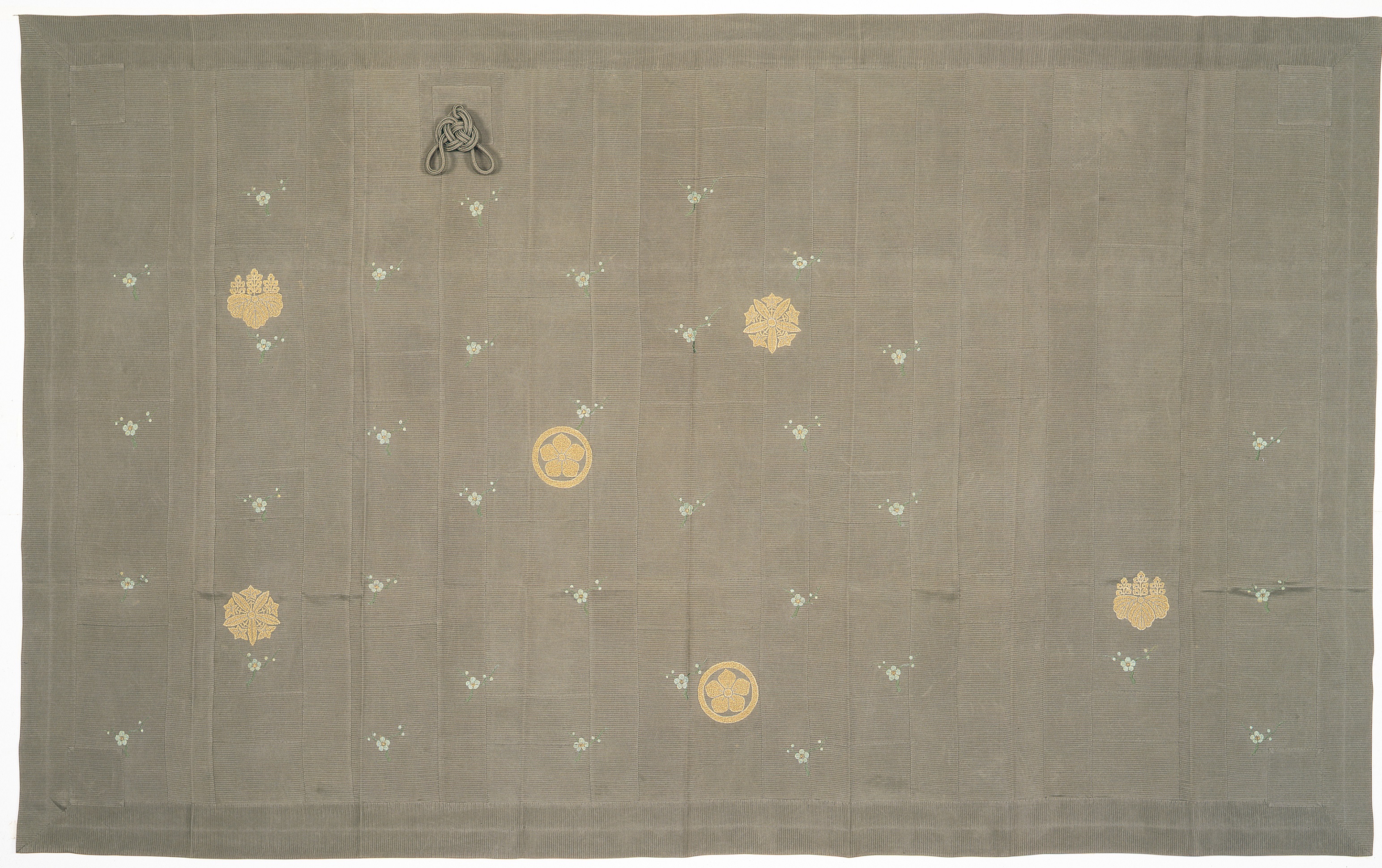 （梅金オリジナル）青磁色七本絽手刺繍小梅に両山紋丸に桔梗寺紋縫付御九条坐具