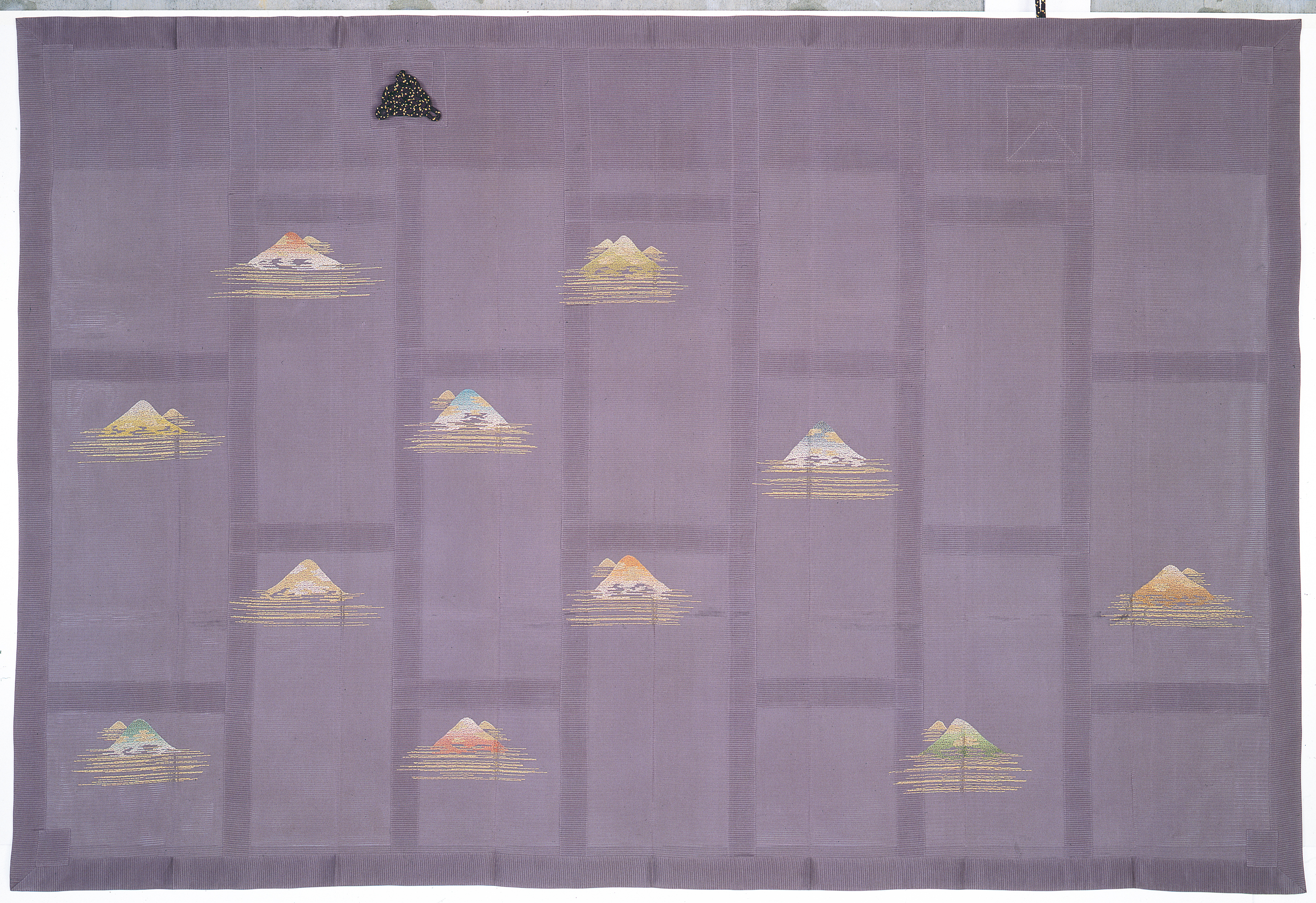 （梅金オリジナル）古代紫色七本絽手刺繍遠山柄縫付御七条坐具